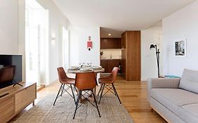 Stunning Duplex Near River By Lovelystay
